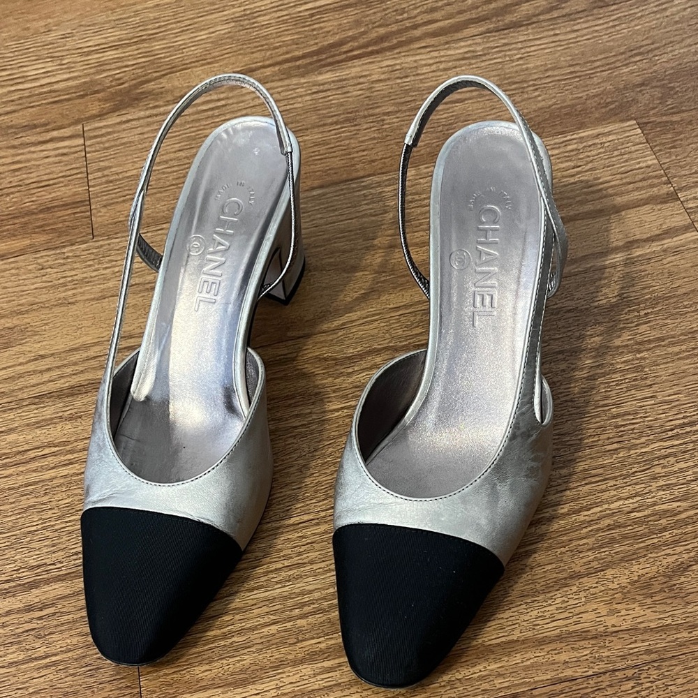 CHANEL slingbacks